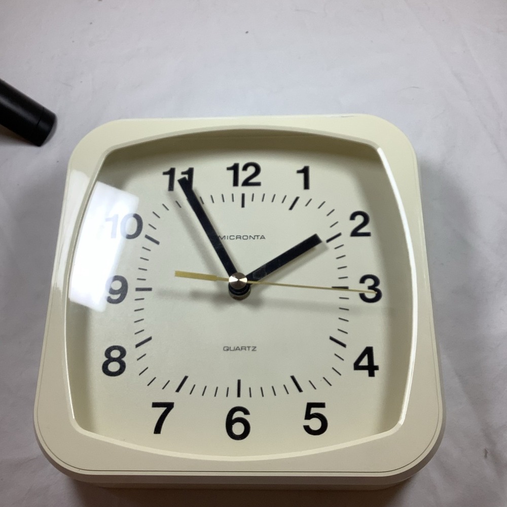 Micronta Quartz Alarm Clock Analog Beige Radio Shack Desk‎